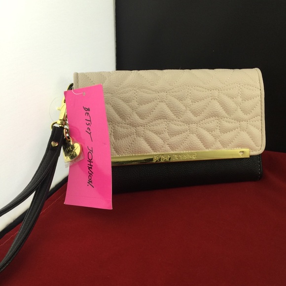 BETSEY Johnson NEW flap closed wristlet - Picture 3 of 7